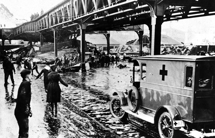 Molasses 1919 flood wave surrounds mystery unexplained mysteries killer devastating proved domain credit public